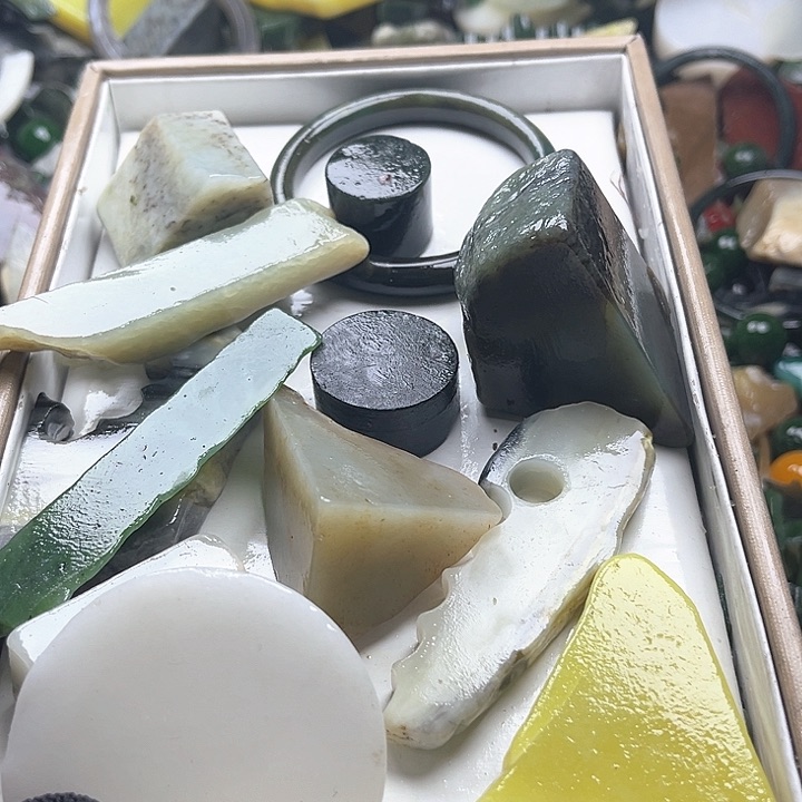 和田玉（糖玉）和田玉边角料9K金镶嵌用****8