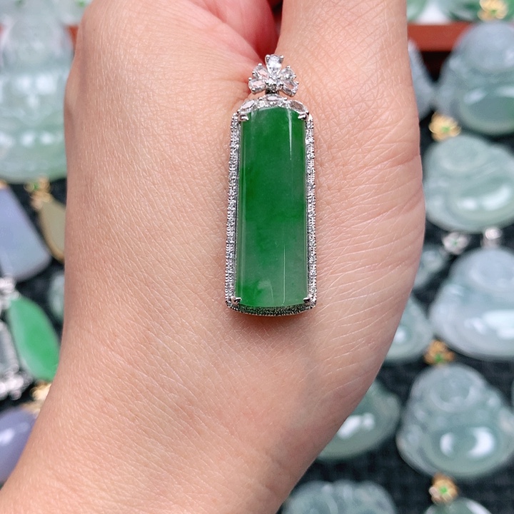 翡翠吊坠(不含链)18K金镶嵌