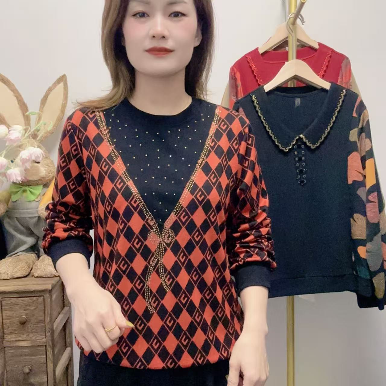【丽姐家】秋季新款宽松型圆领碎花长袖钉珠中老年女假两件格纹时尚
