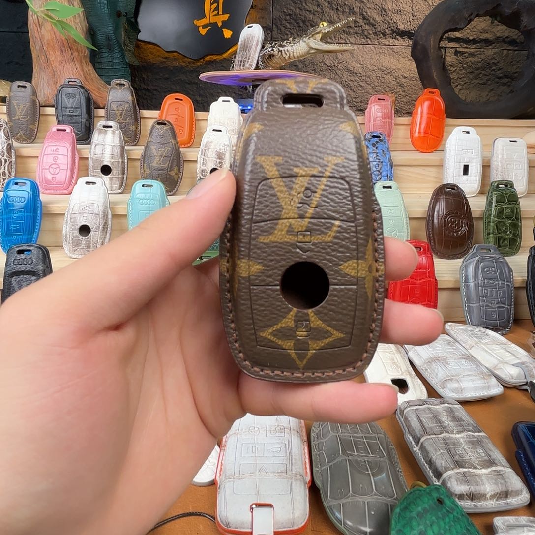 全***行奔驰的汽车奔驰包里