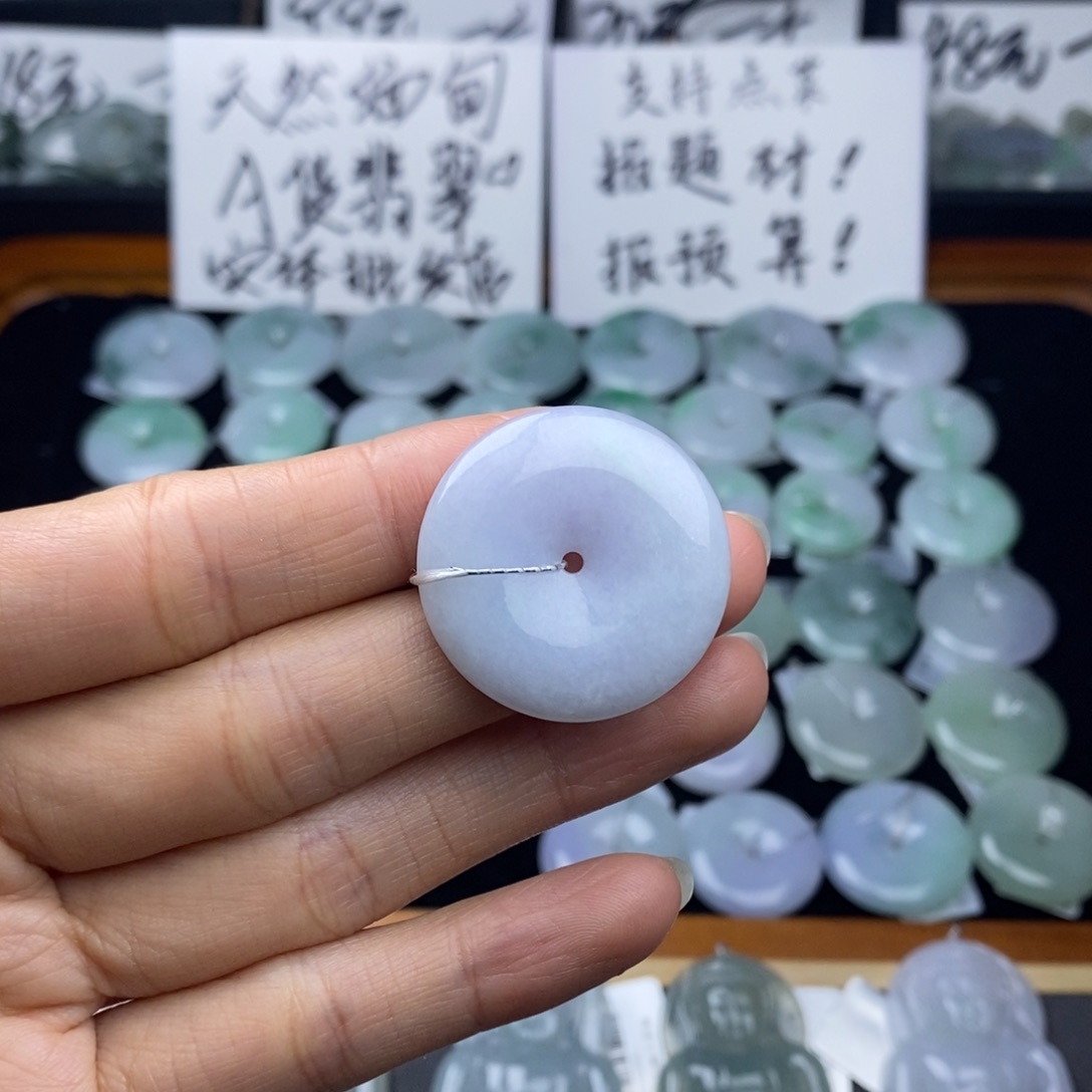 翡翠颈饰未镶嵌平安扣