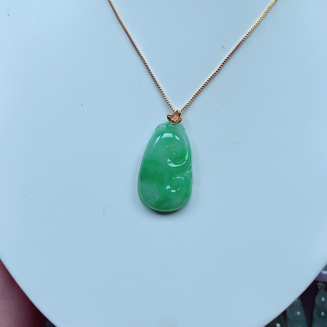 翡翠颈饰18K金镶嵌天然翡翠A货