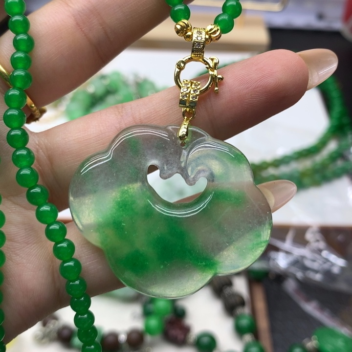翡翠未镶嵌颈饰吊坠
