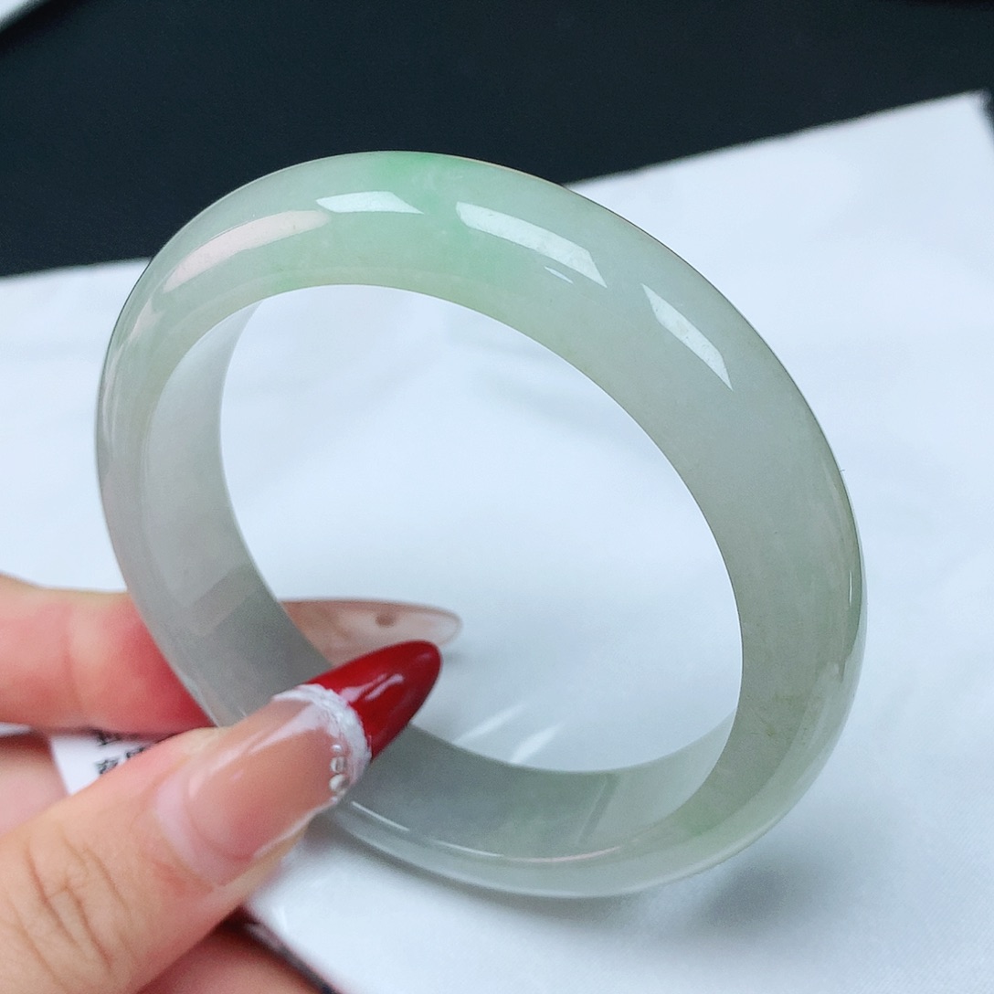 翡翠手镯未镶嵌57轮胎