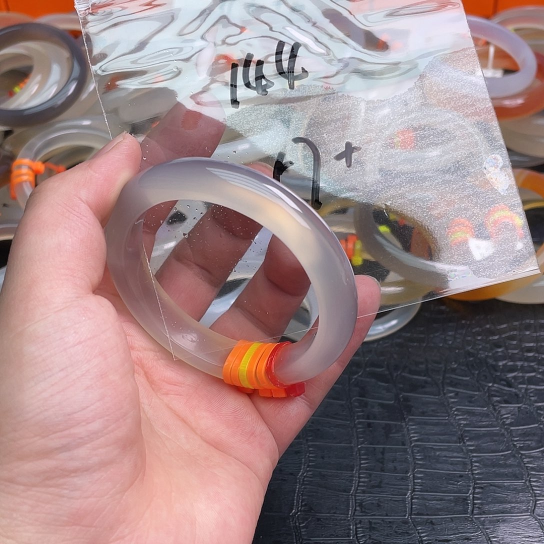 玛瑙/玉髓手镯未镶嵌144