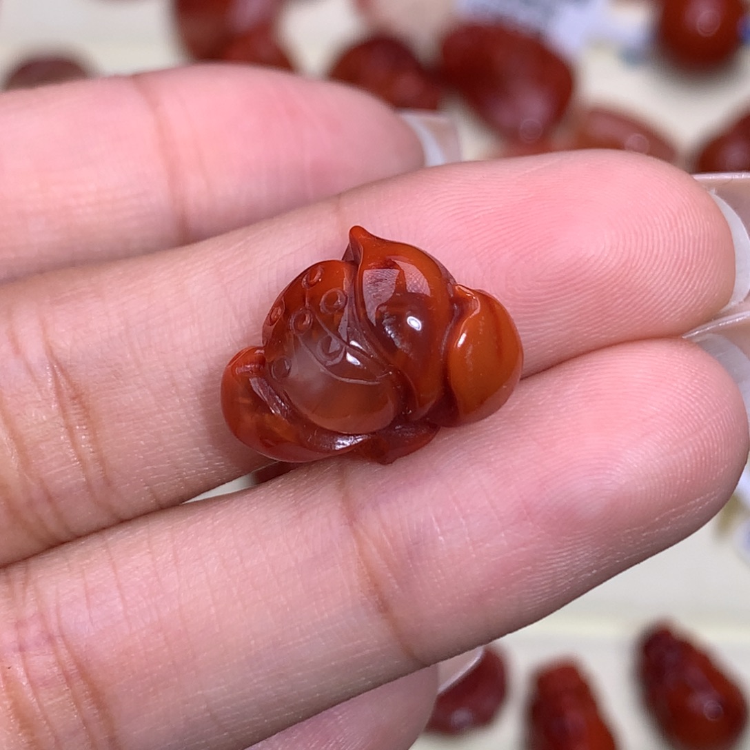 米***多南红玛瑙未镶嵌珠宝半成品荷花