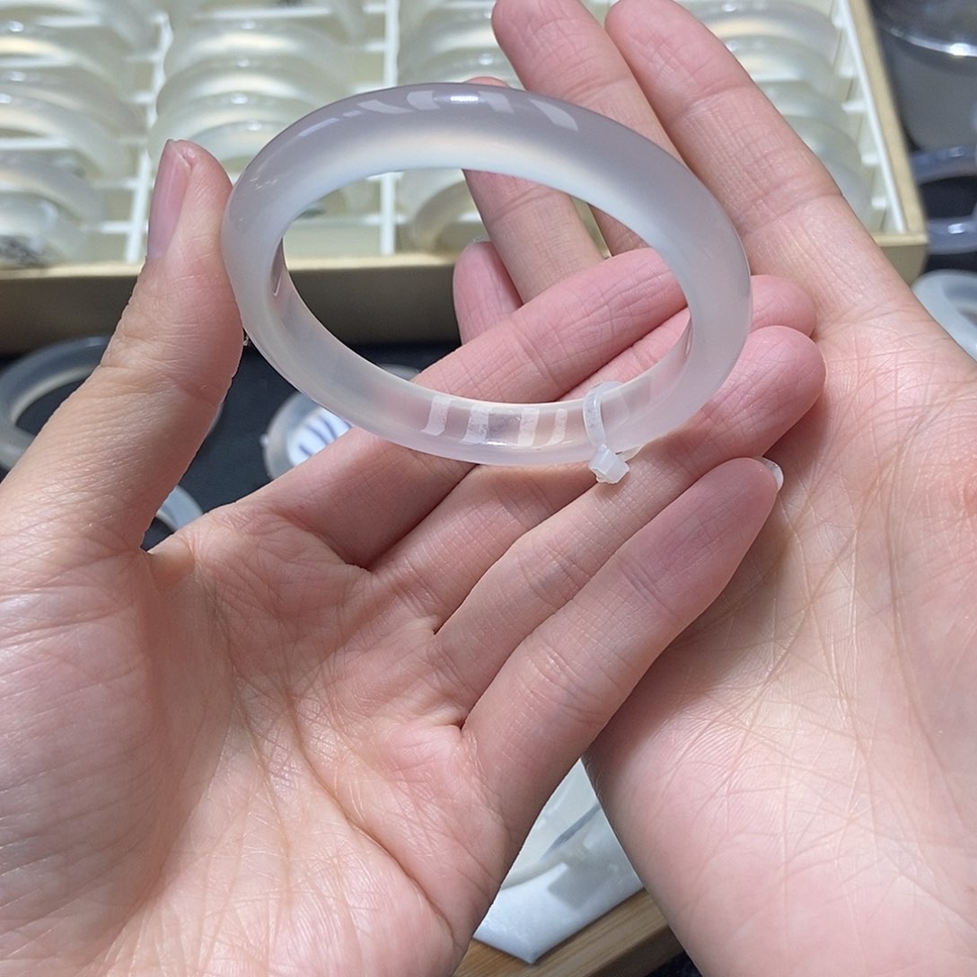 玛瑙/玉髓手镯未镶嵌010号，54圈口