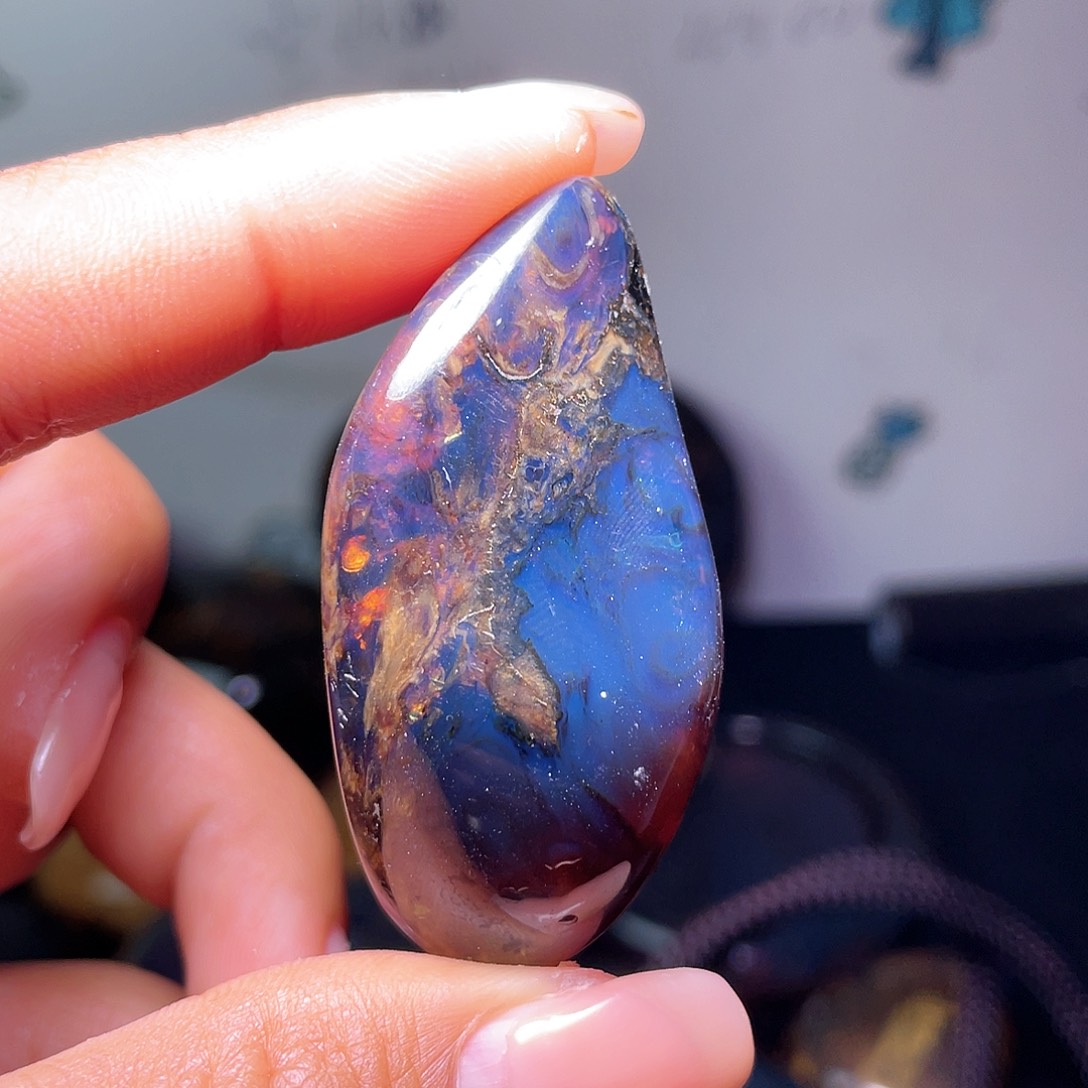 琥珀裸石未镶嵌？