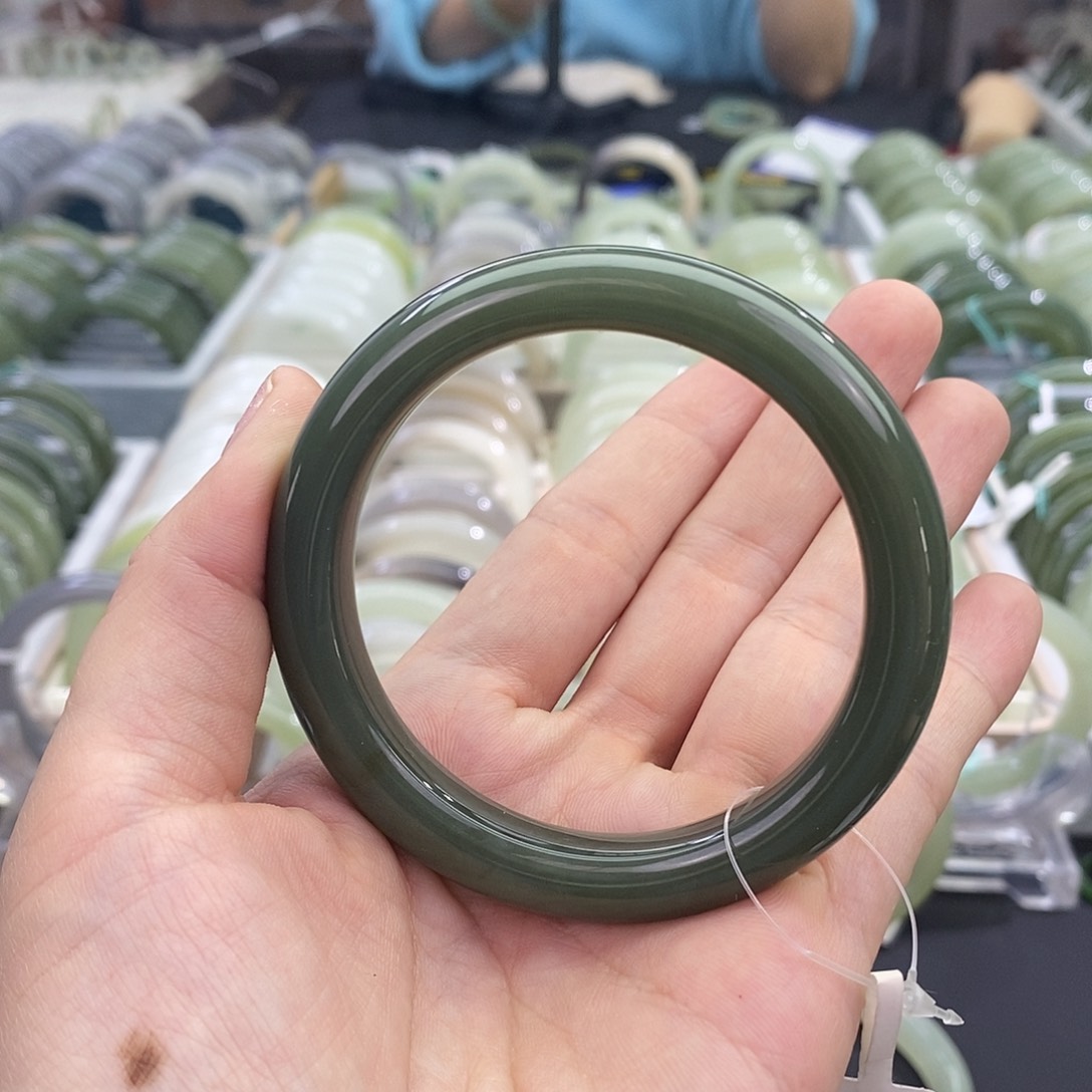 和田玉手镯未镶嵌56.57