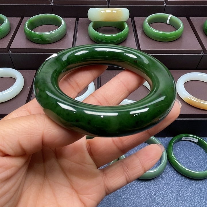 和田玉未镶嵌手镯5657