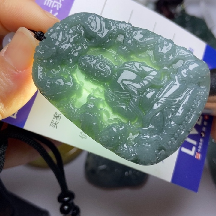 翡翠颈饰未镶嵌翡翠