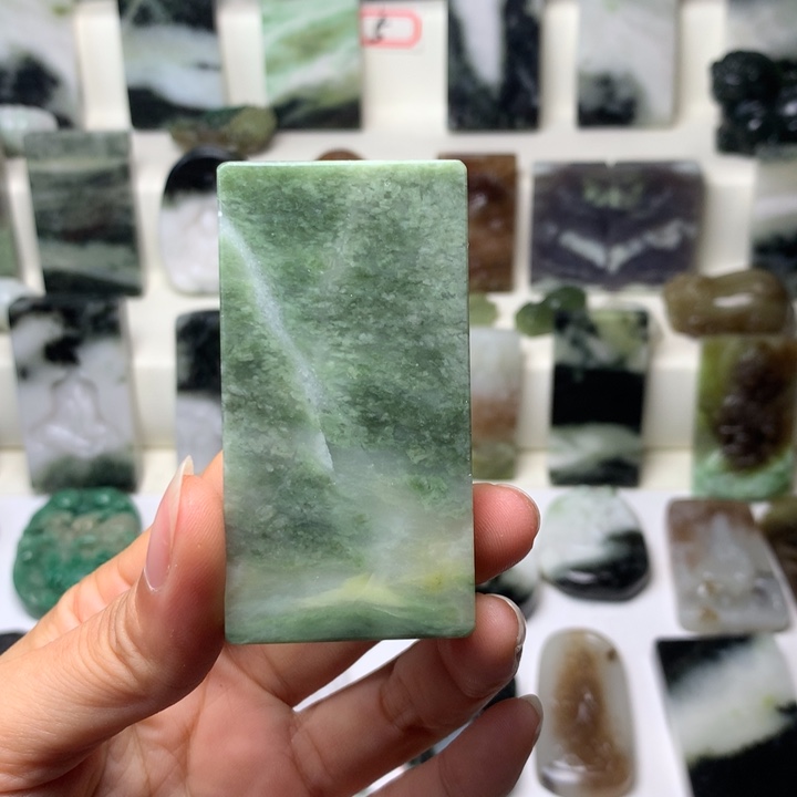 短***帮独山玉未镶嵌颈饰