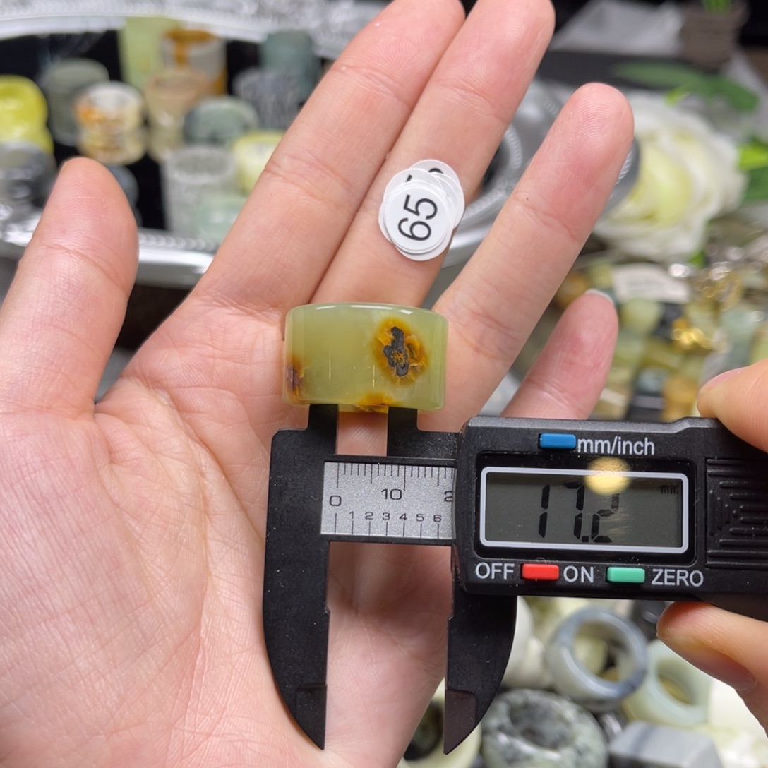 蛇纹石玉未镶嵌戒指