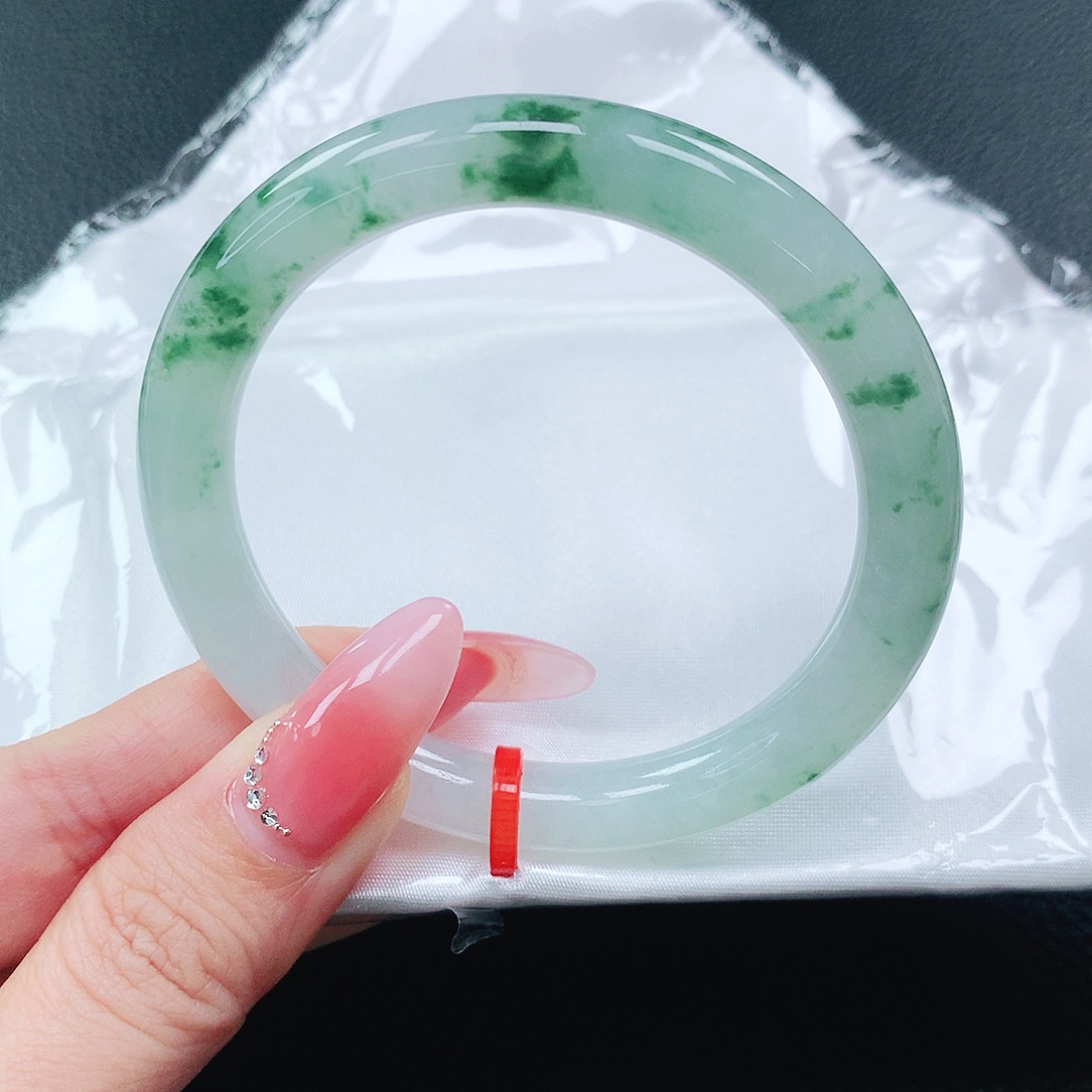 翡翠手镯未镶嵌53圈