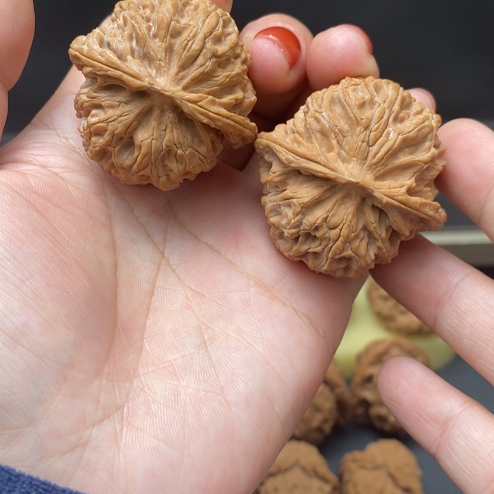 文玩核桃吊坠苹果园