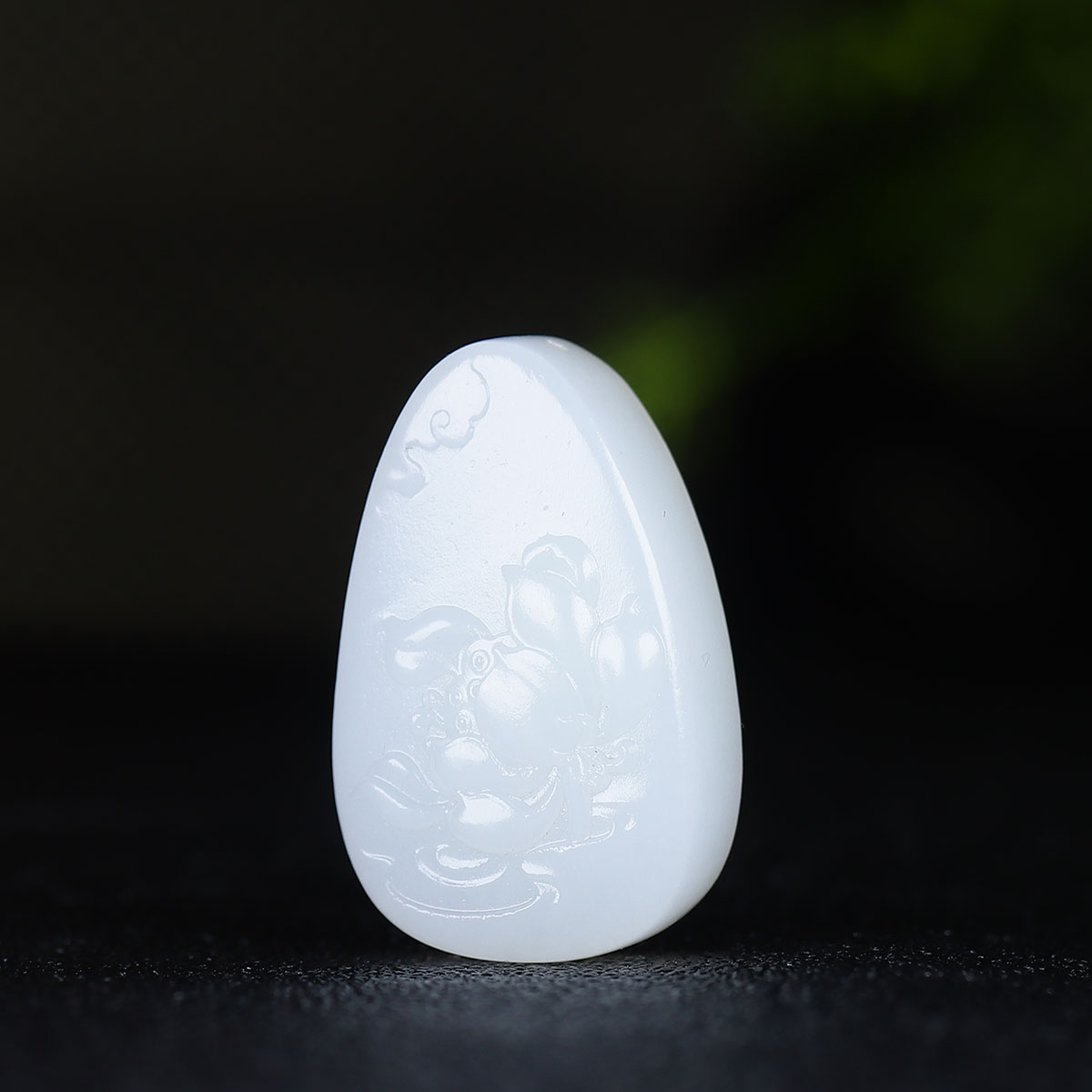 010367和田玉白玉莲花挂件