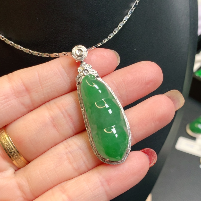 【闪购商品】翡翠吊坠(赠链)18K金镶嵌