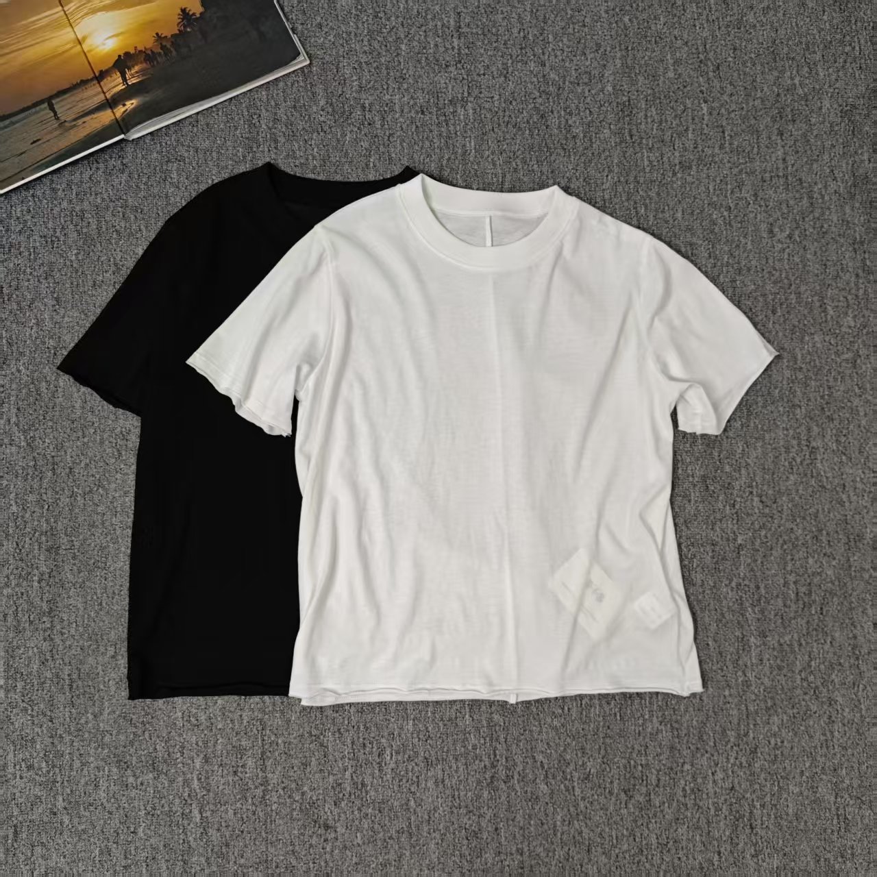 13378余小鱼 【基础公式】两色纯色基础下摆卷边休闲圆领T恤女装