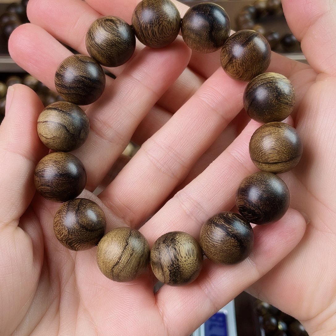 沉香手串小**?越南芽庄老白棋玉化老料瘤疤虎皮1.6