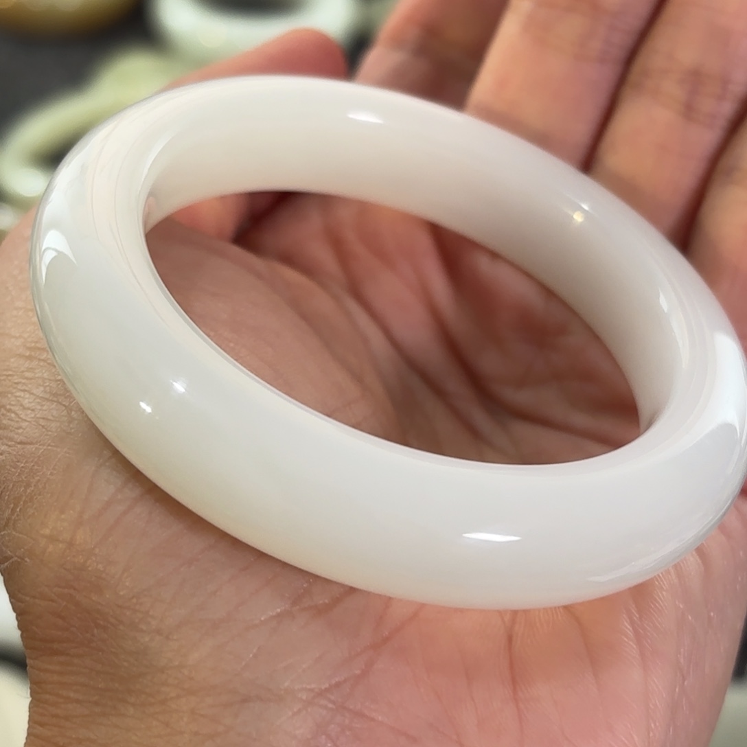 微***9和田玉（糖玉）未镶嵌手镯