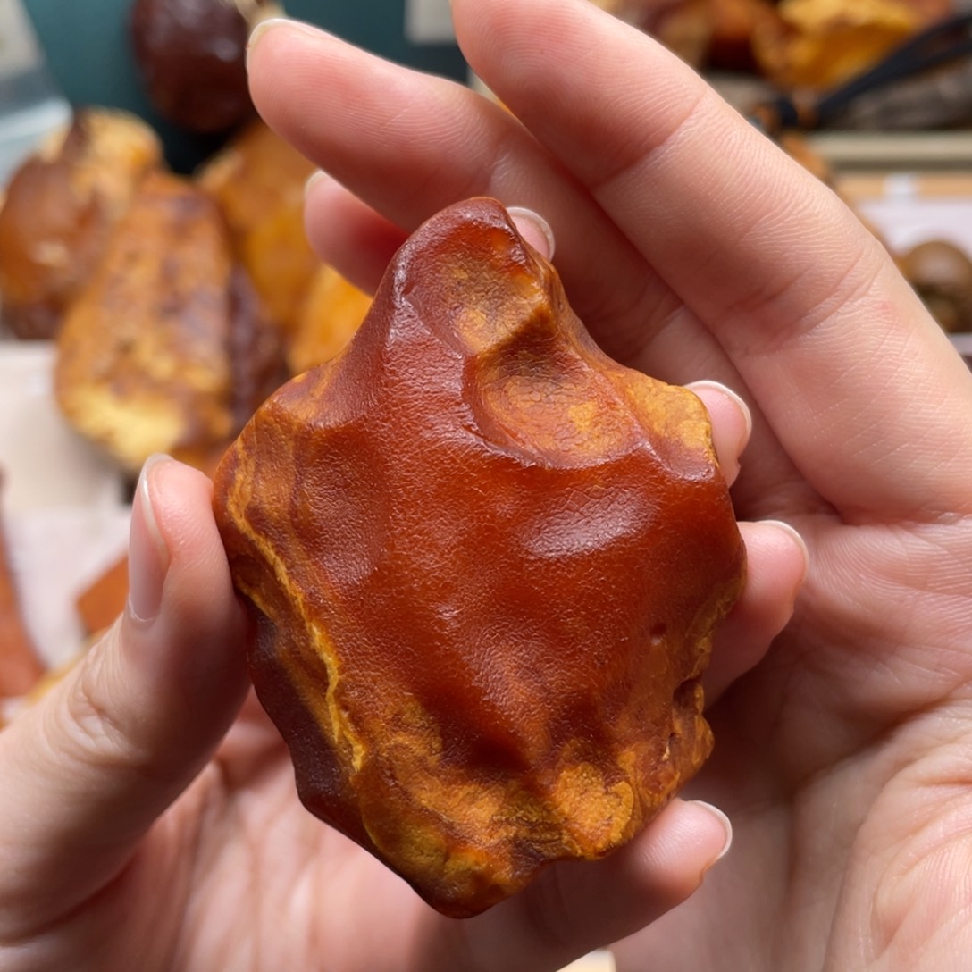 未镶嵌琥珀珠宝奇石