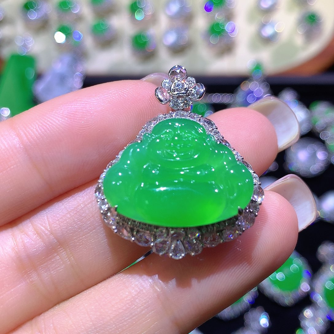 翡翠18K金镶嵌颈饰高冰满绿弥勒佛