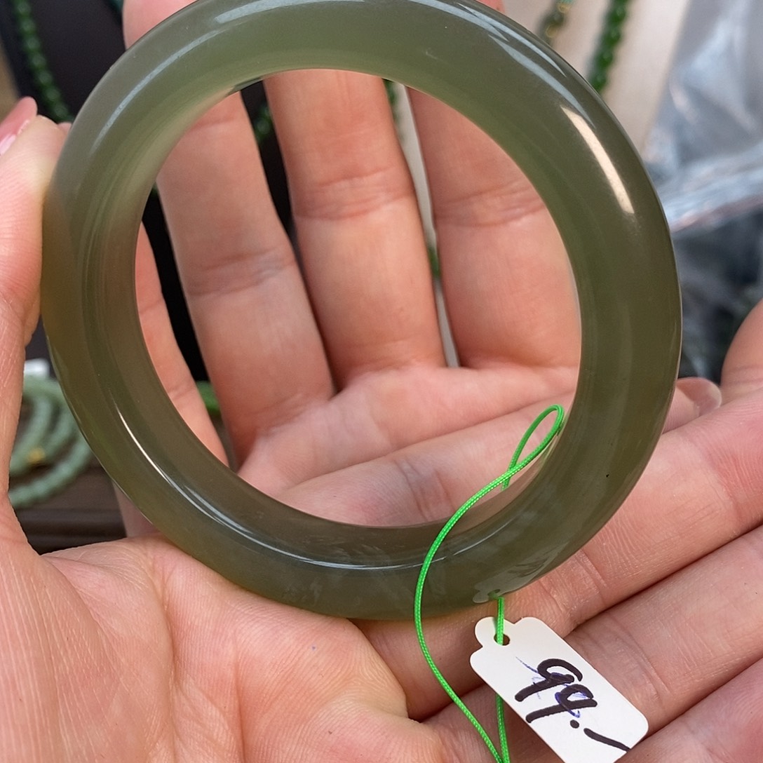 蛇纹石玉未镶嵌手镯