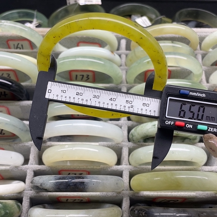 蛇纹石玉未镶嵌手镯165