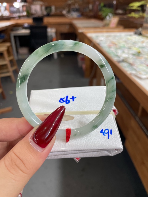 翡翠手镯飘花手镯