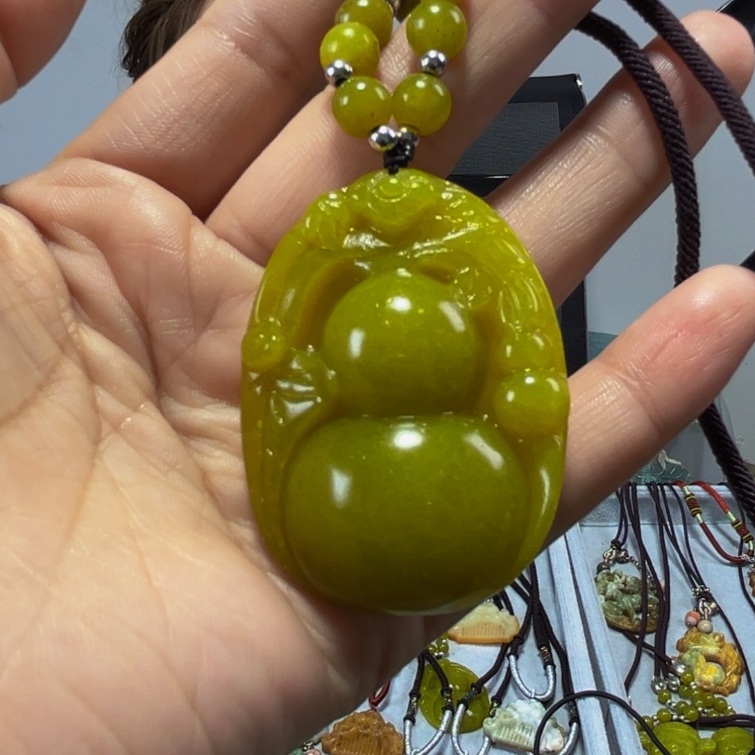 蛇纹石玉未镶嵌颈饰