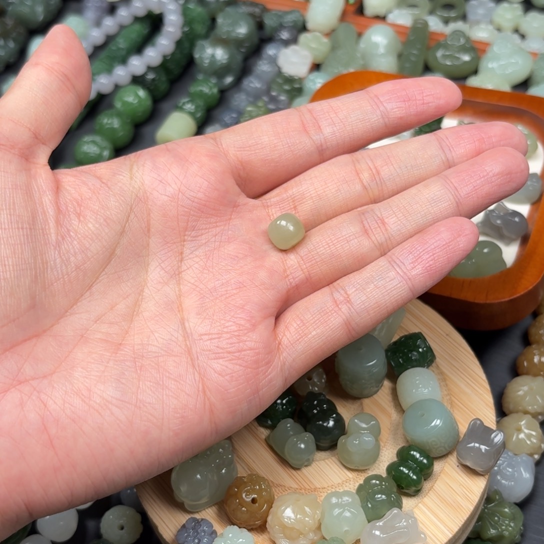 够***咯和田玉未镶嵌颈饰