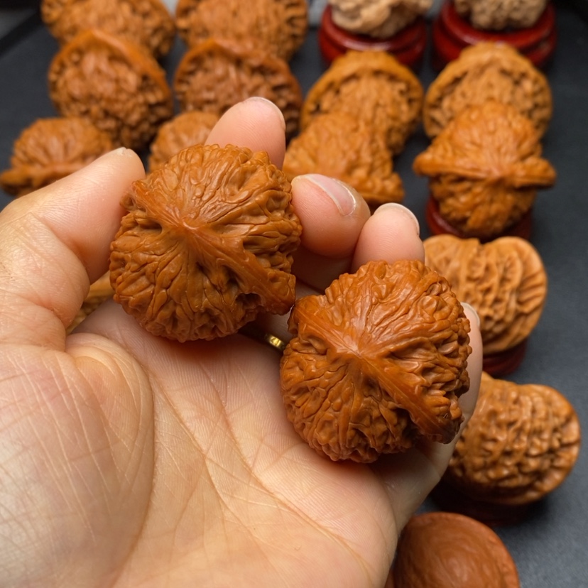 【闪购商品】文玩核桃把件36绣球
