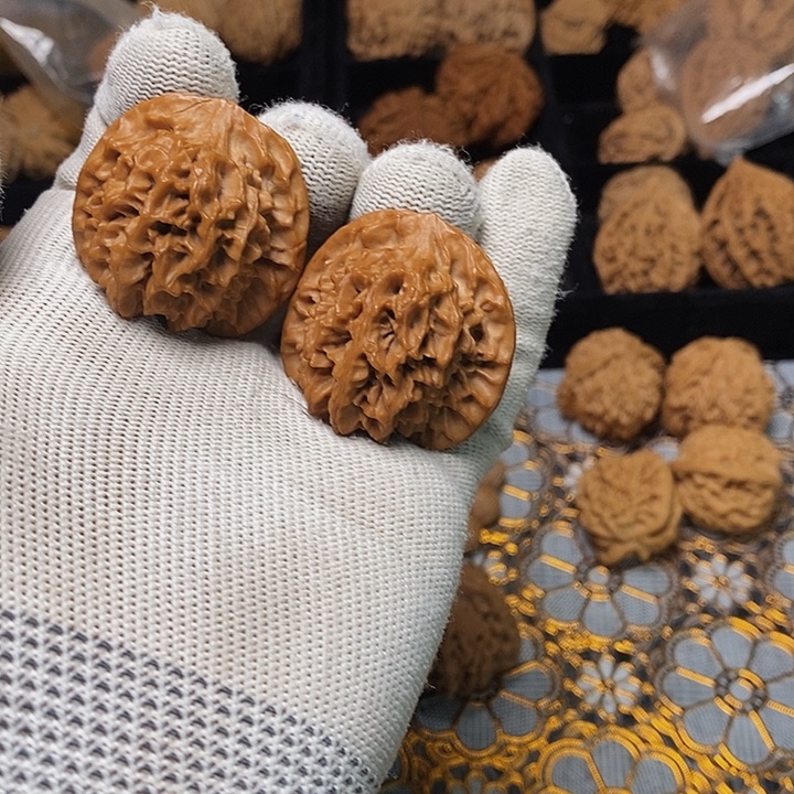 文玩核桃把件k**。秦岭秦闷