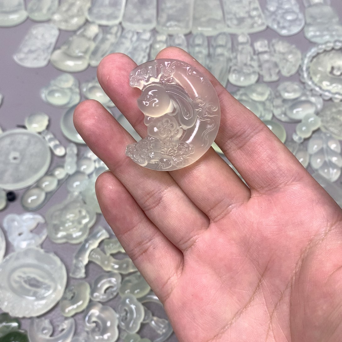 蛇纹石玉颈饰未镶嵌月*沙