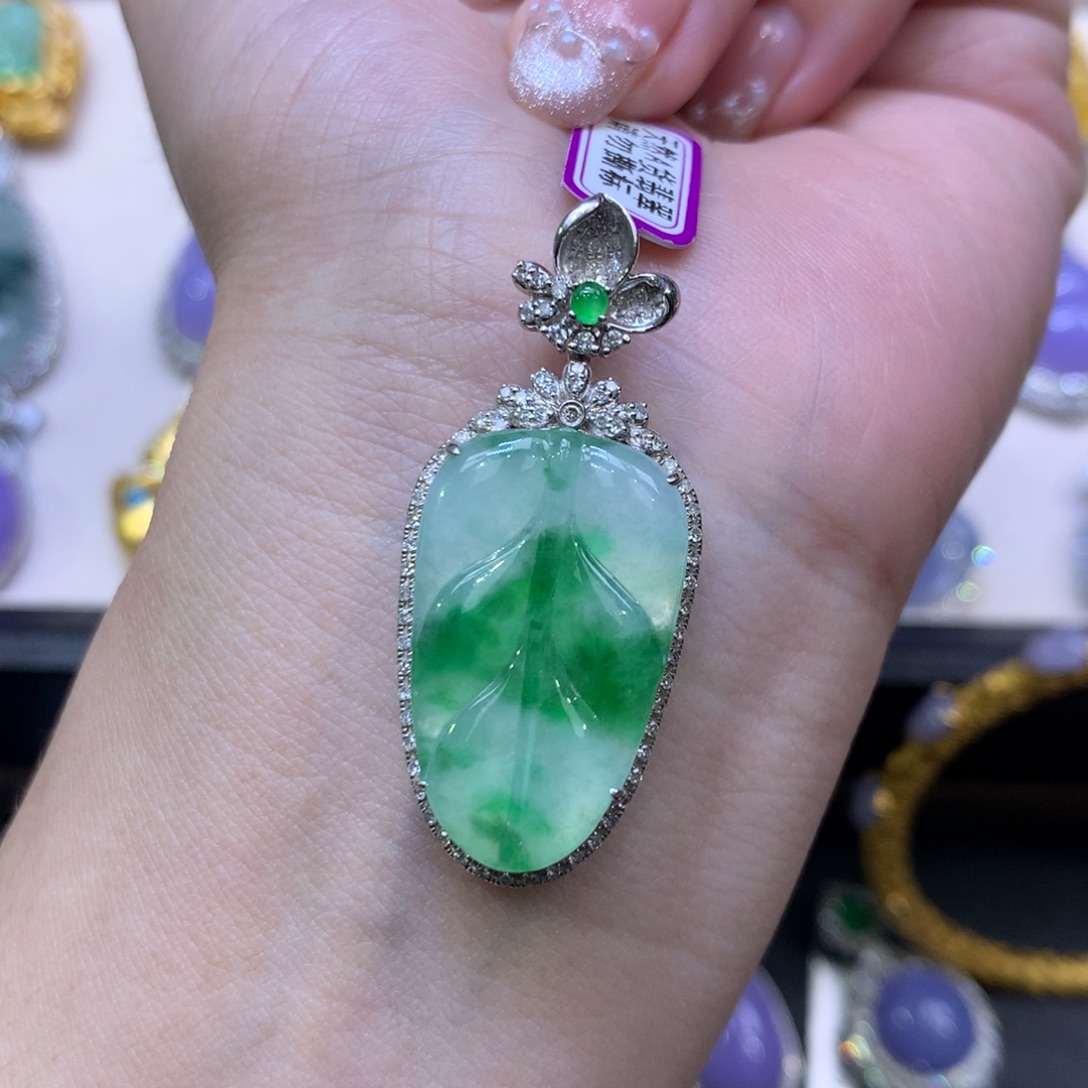 翡翠18K金镶嵌颈饰