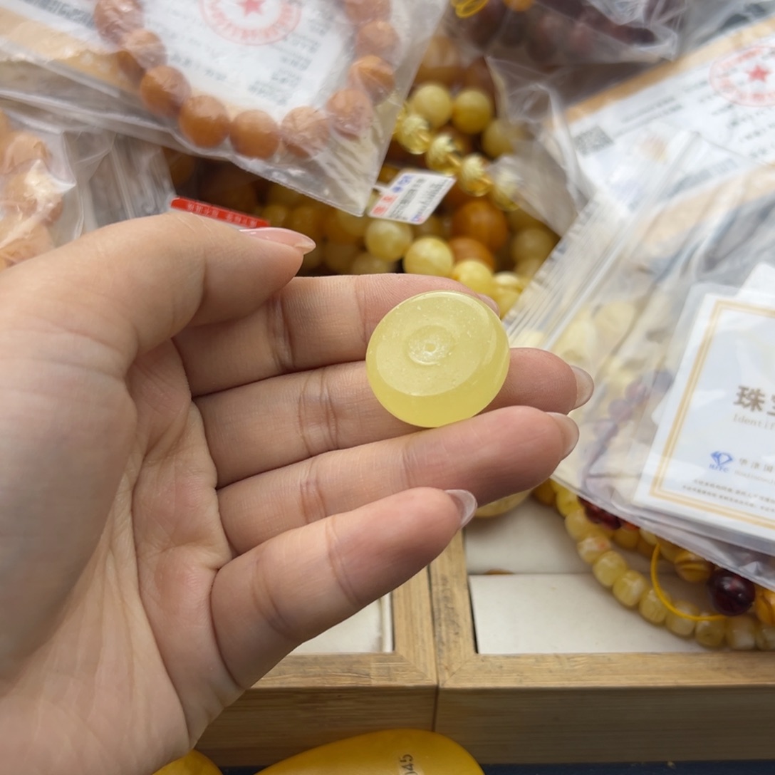 琥珀珠宝奇石未镶嵌