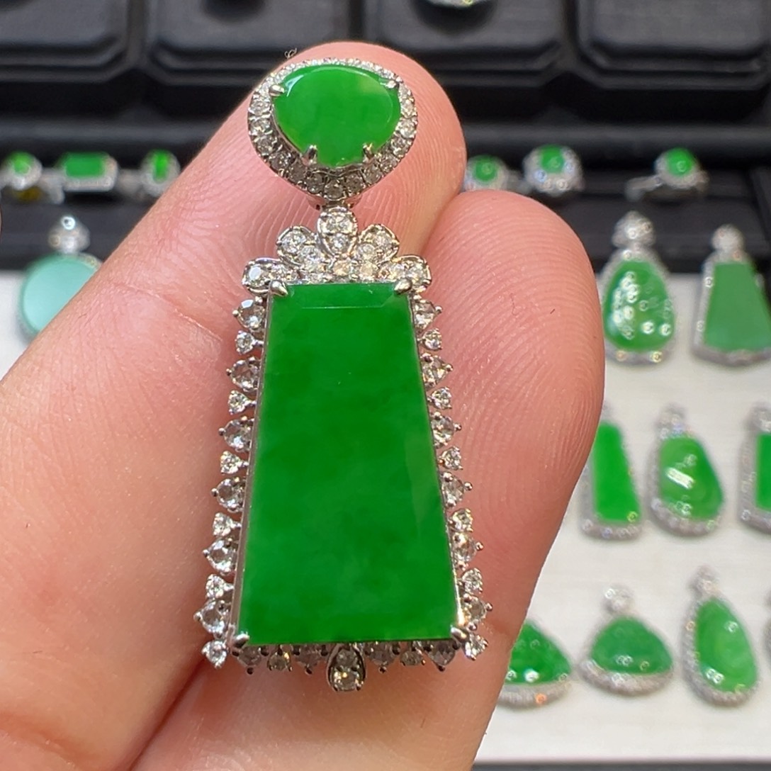 翡翠颈饰18K金镶嵌收货48小时鉴赏期