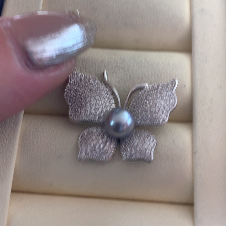 未镶嵌胸饰海水珍珠