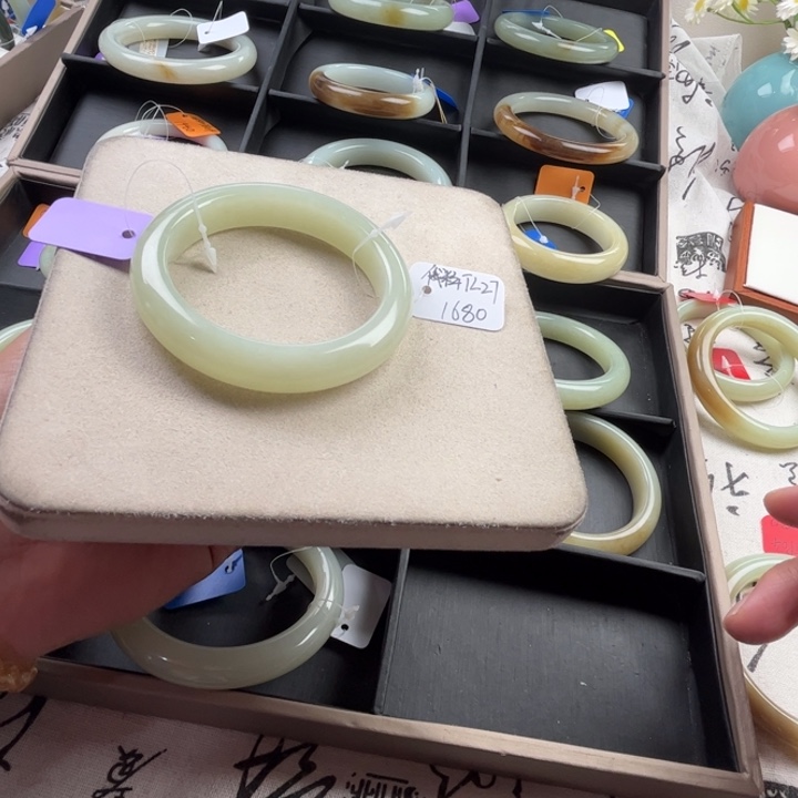 未镶嵌手镯和田玉玲珑美镯56.7