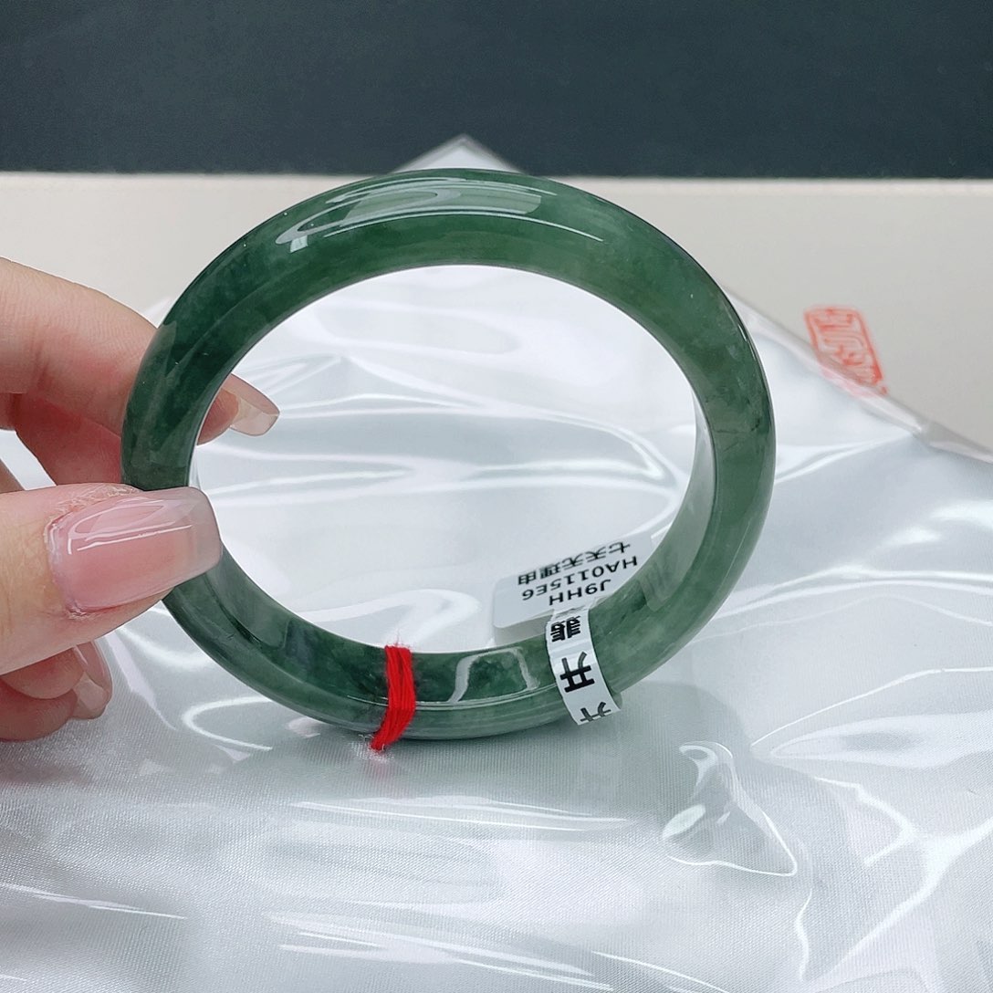 翡翠手镯未镶嵌正63