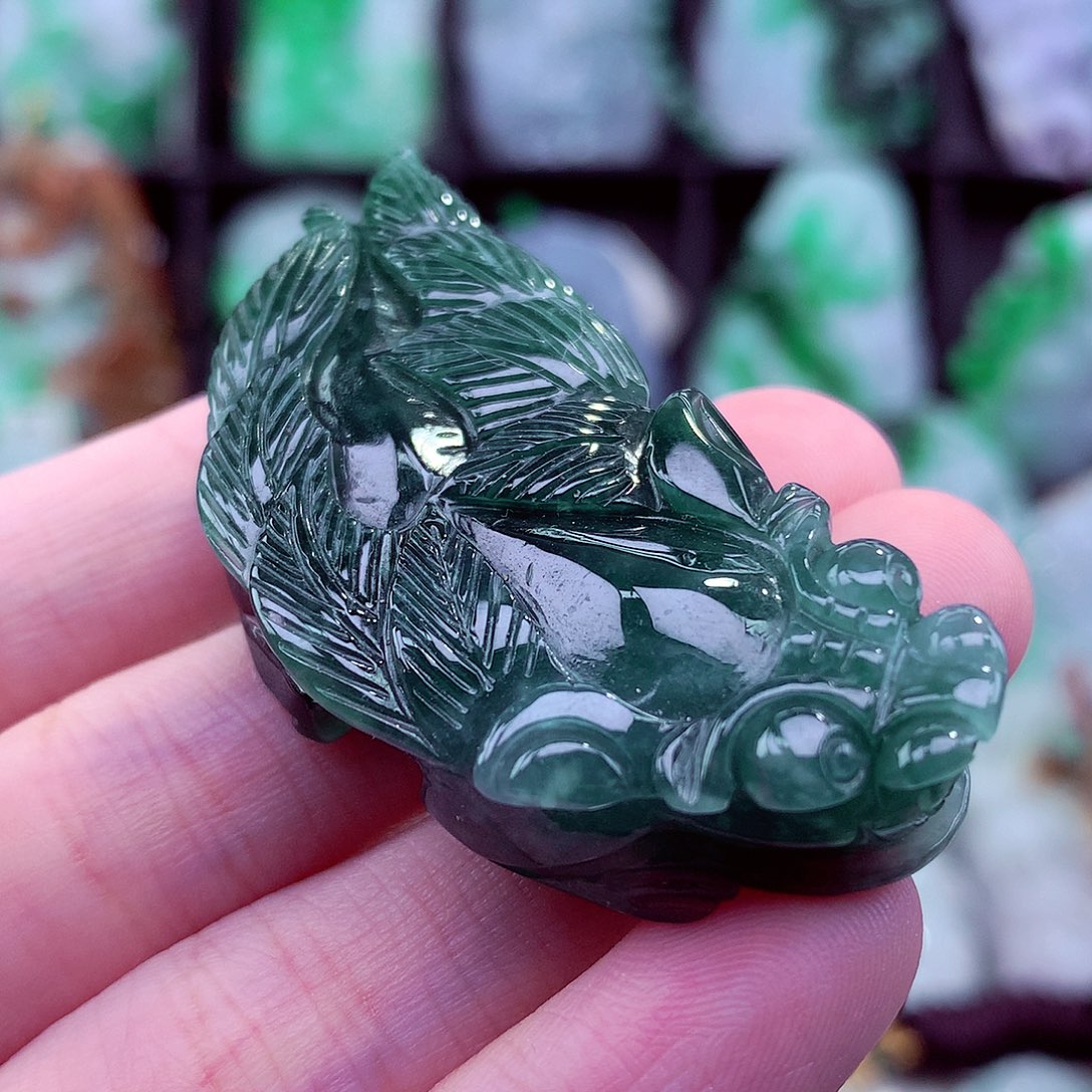 翡翠未镶嵌颈饰挂件