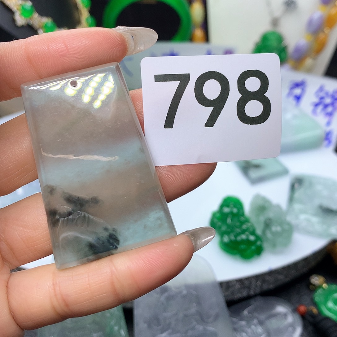 翡翠吊坠(赠链)未镶嵌