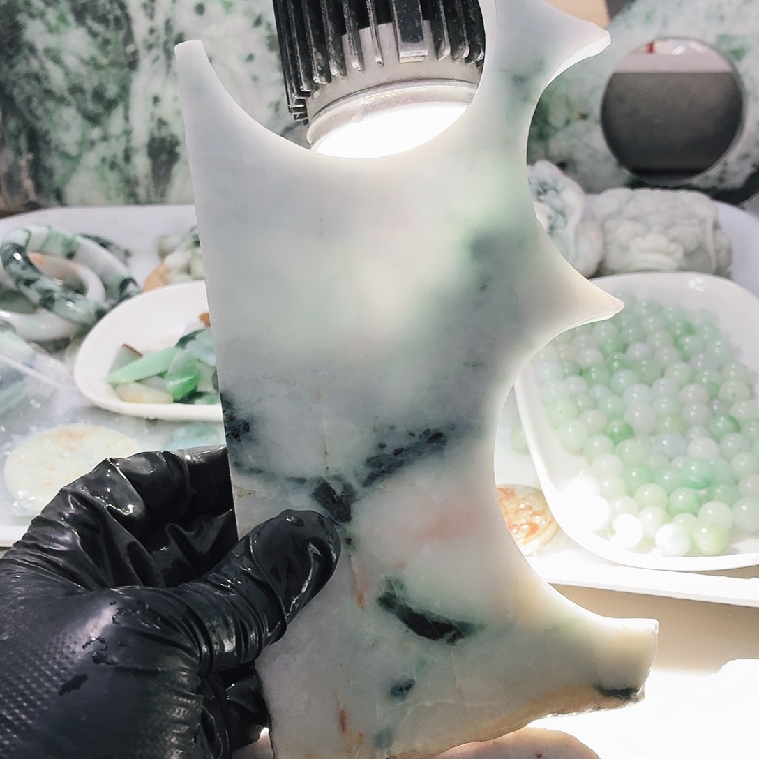 翡翠未镶嵌颈饰边角料