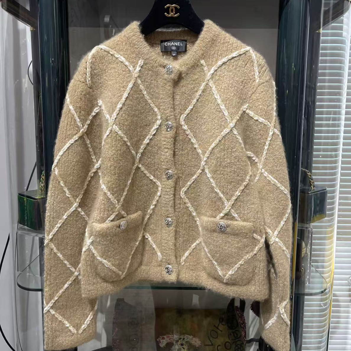95新 Chanel/香奈儿 23N 卡其色菱格纹开衫 满钻cc扣 34码 GD同款