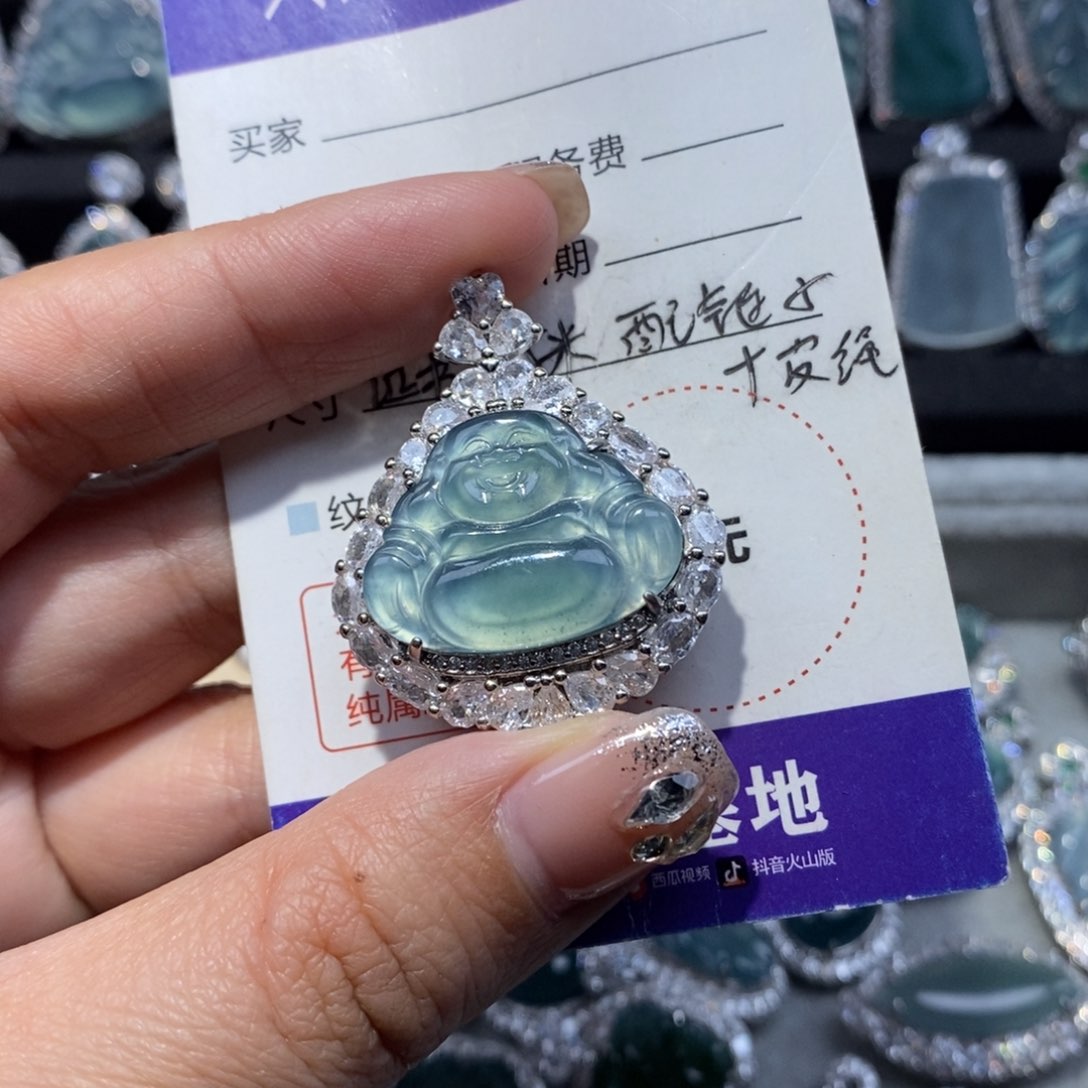 翡翠颈饰未镶嵌翡翠