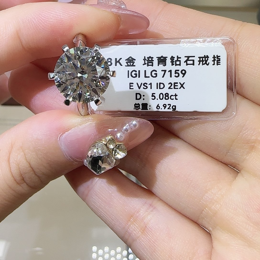 实验室培育钻石18K金镶嵌?*85克拉六爪 13