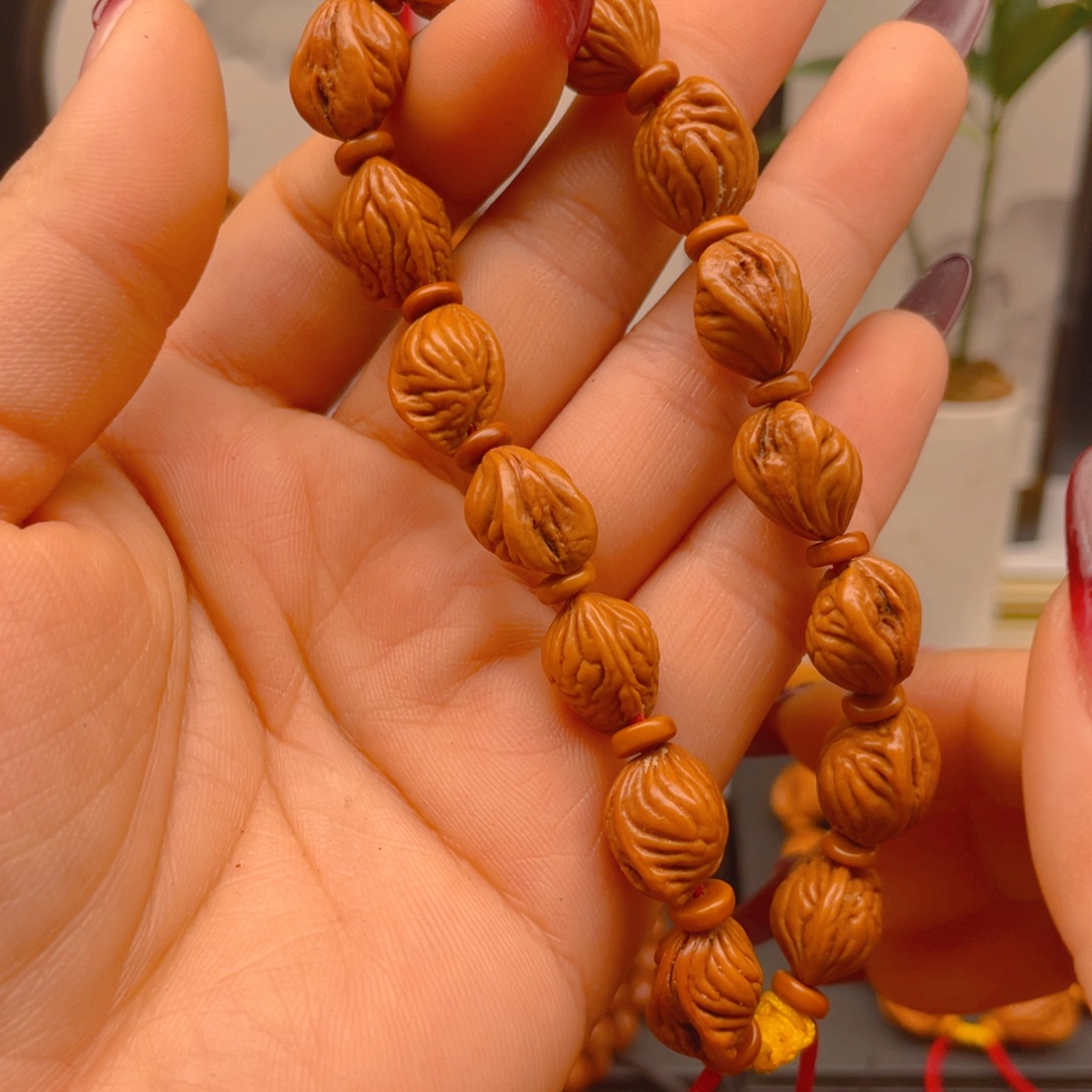 伊***店手串桃核红红火火。红红火火