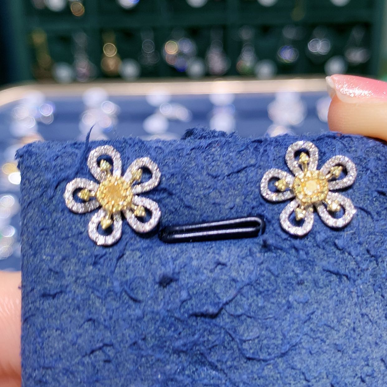 【闪购商品】钻石耳饰18K金镶嵌耳钉