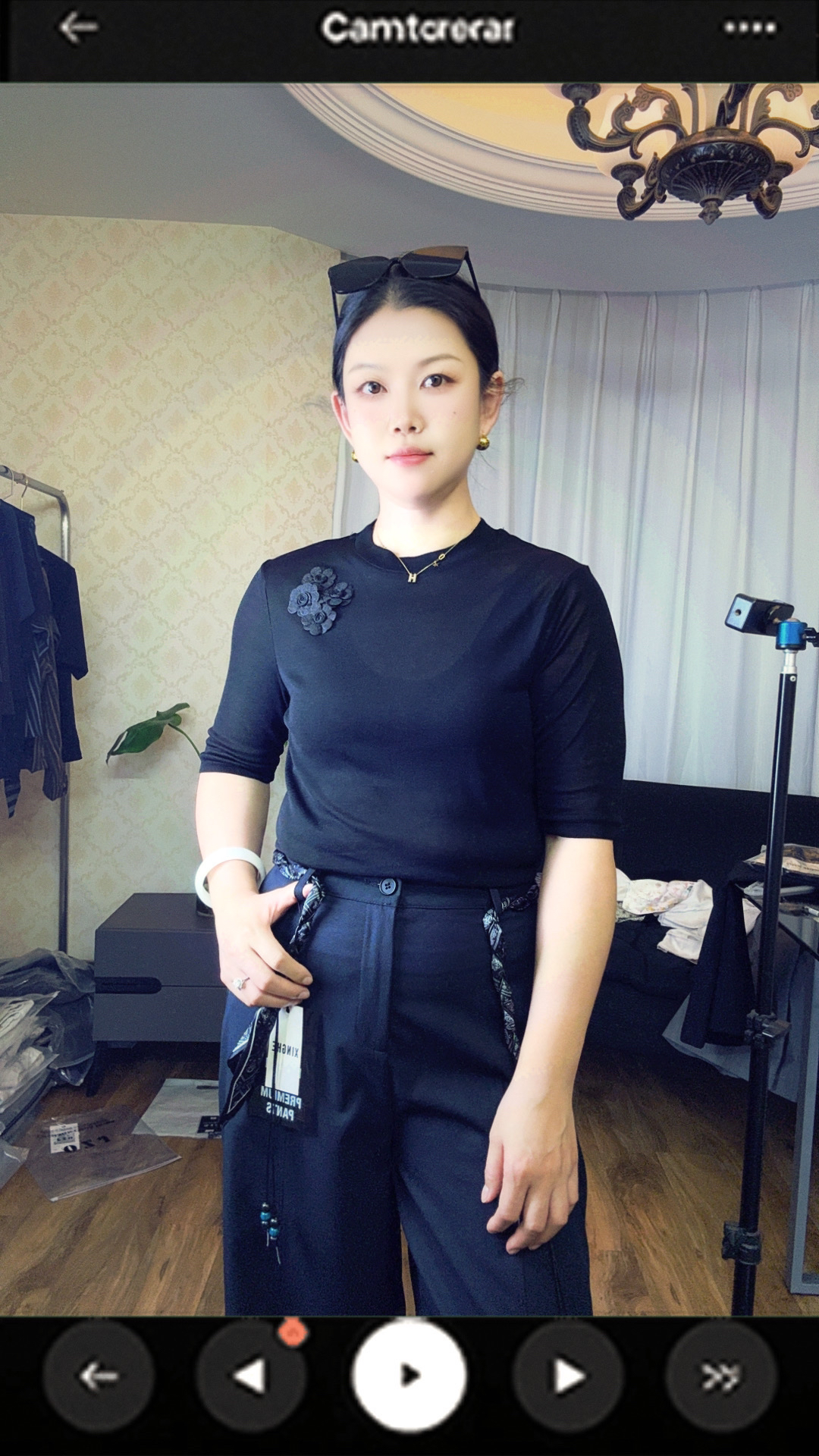 ［米瓯家］修身花朵打底衫黑