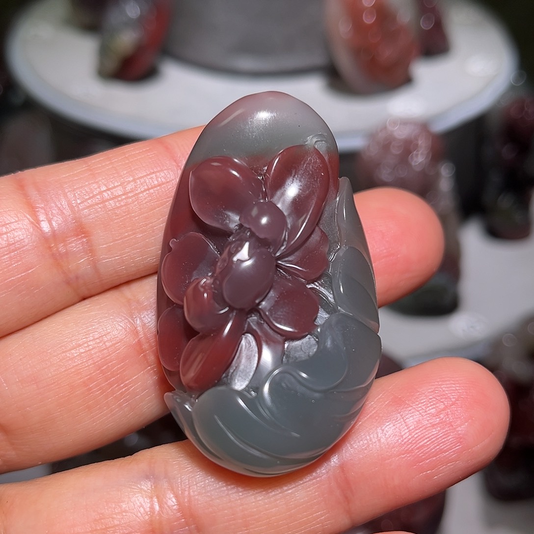 善***己玛瑙/玉髓未镶嵌颈饰